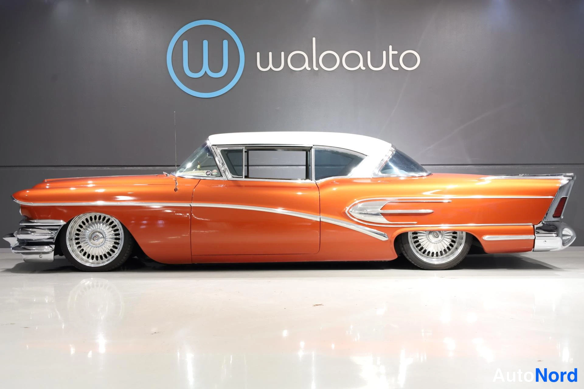 Punainen Buick Super 1958, sivulta, kuva 5