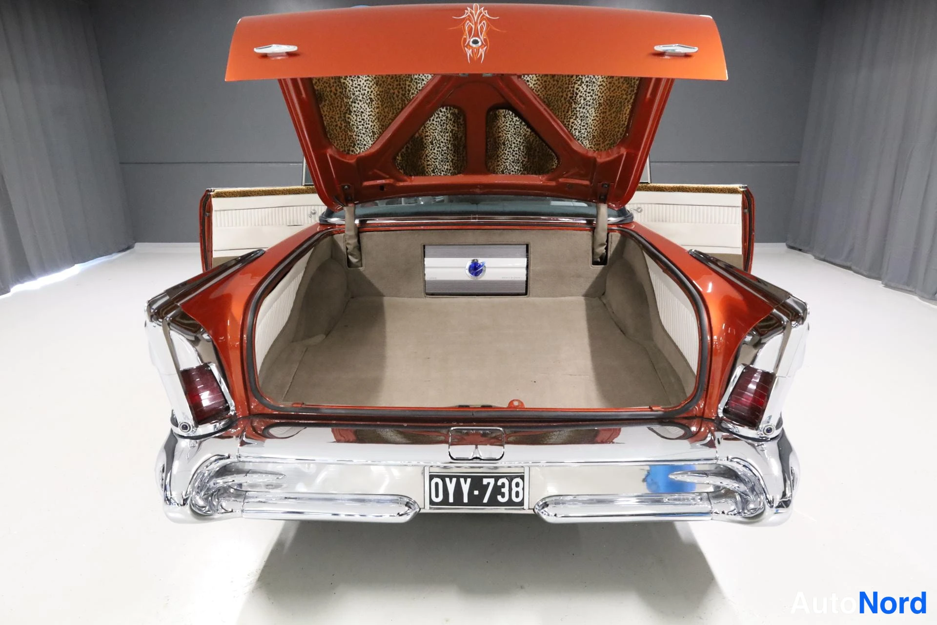 Punainen Buick Super 1958, tavaratila, kuva 15