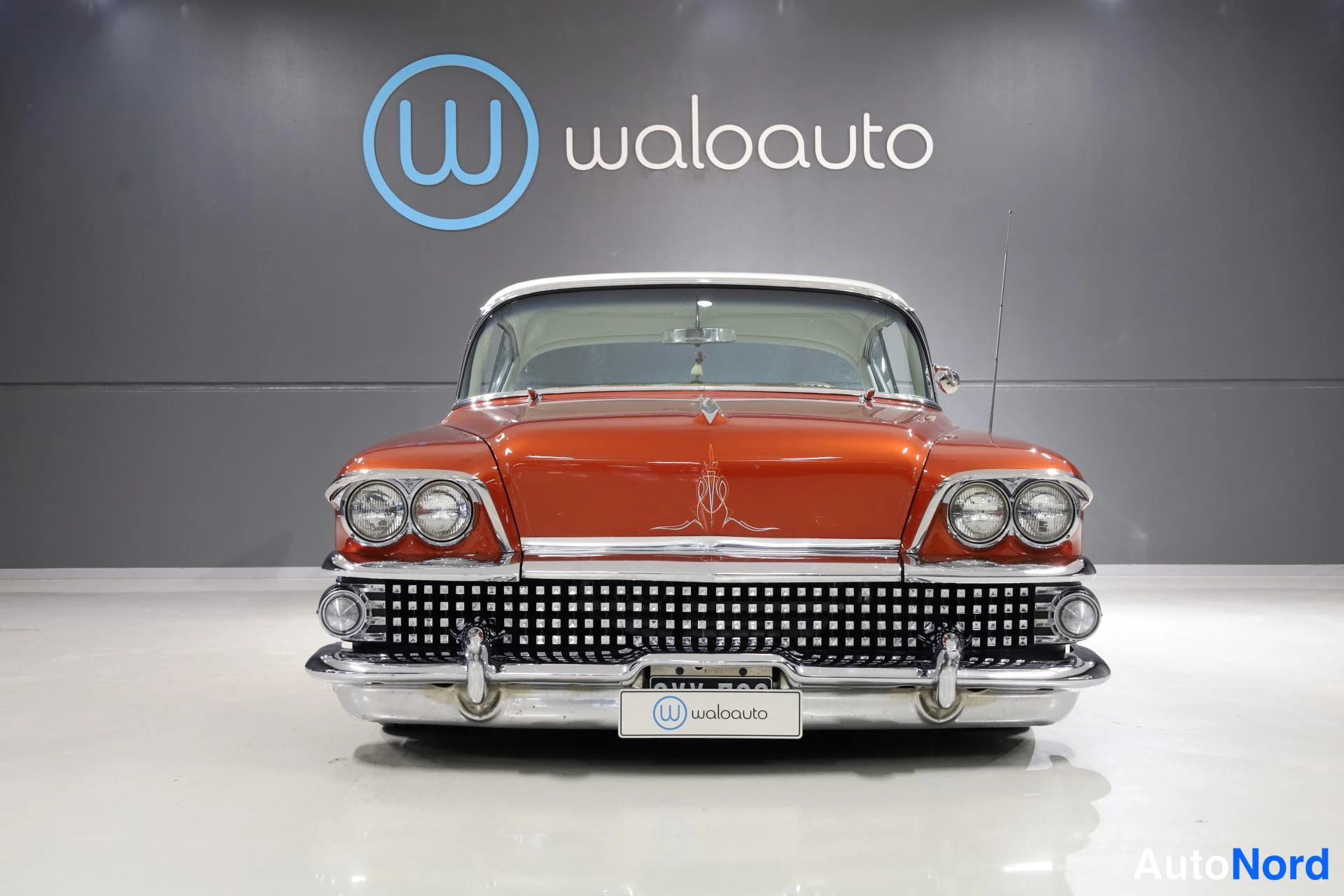 Punainen Buick Super 1958, edestä, kuva 3