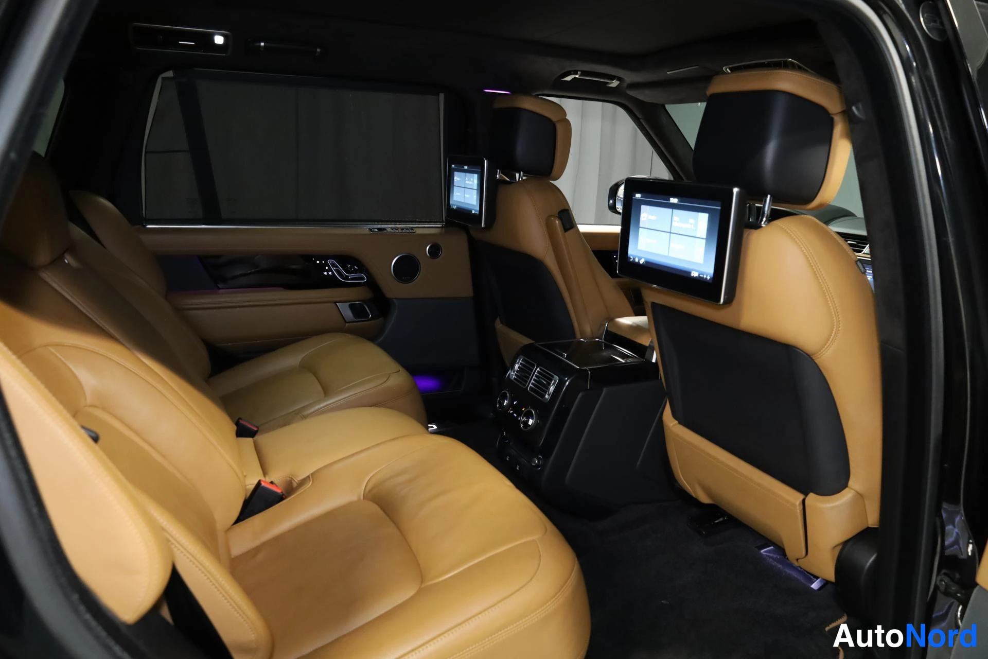 Musta Land Rover Range Rover 2019, takaistuimet, kuva 18