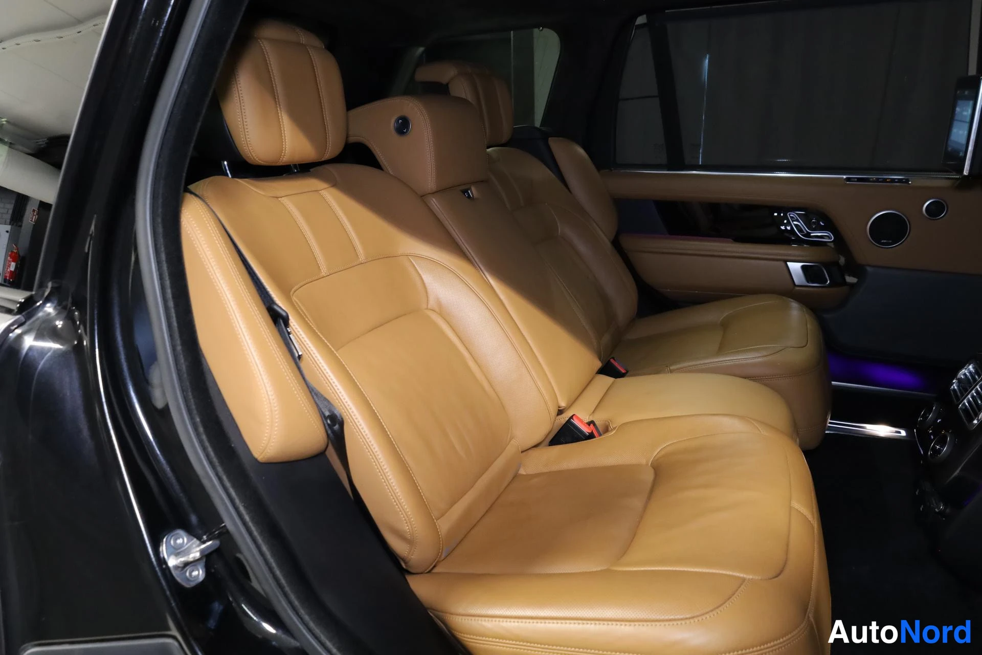 Musta Land Rover Range Rover 2019, takaistuimet, kuva 19