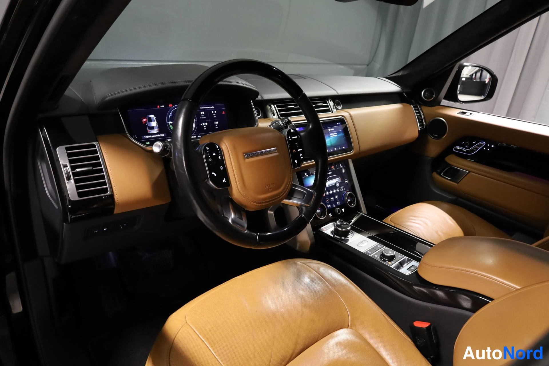 Musta Land Rover Range Rover 2019, ohjaamo, kuva 9