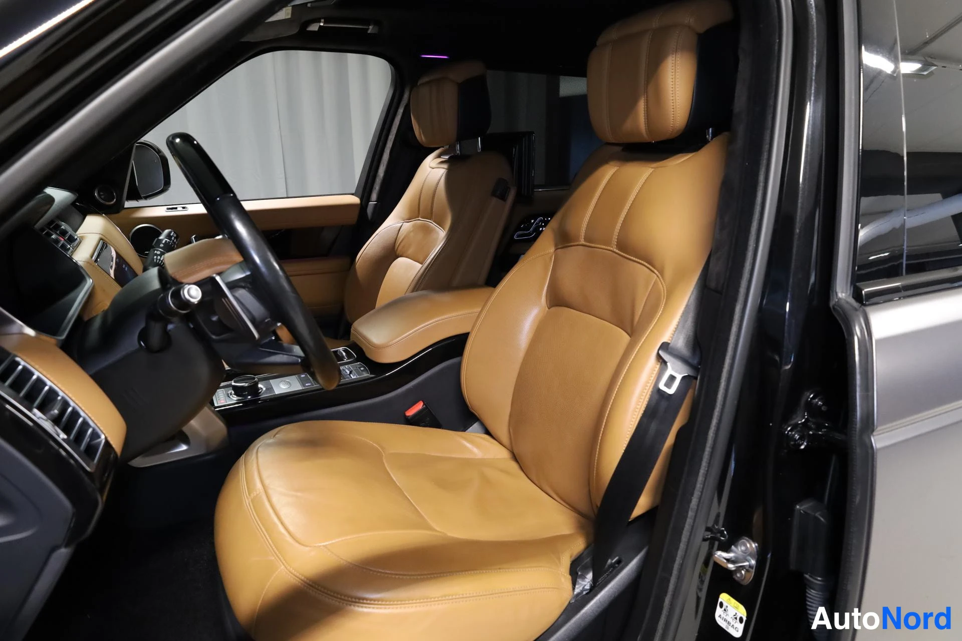 Musta Land Rover Range Rover 2019, etuistuimet, kuva 14