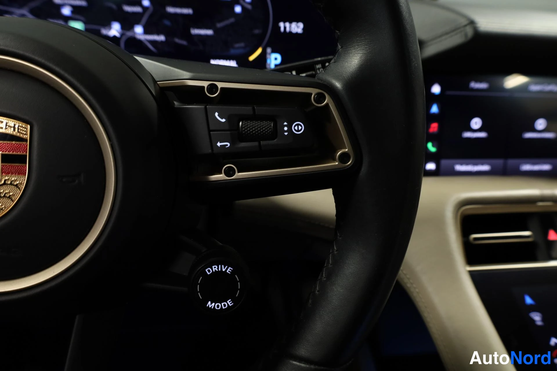 Valkoinen Porsche Taycan 2020, yksityiskohta, kuva 23