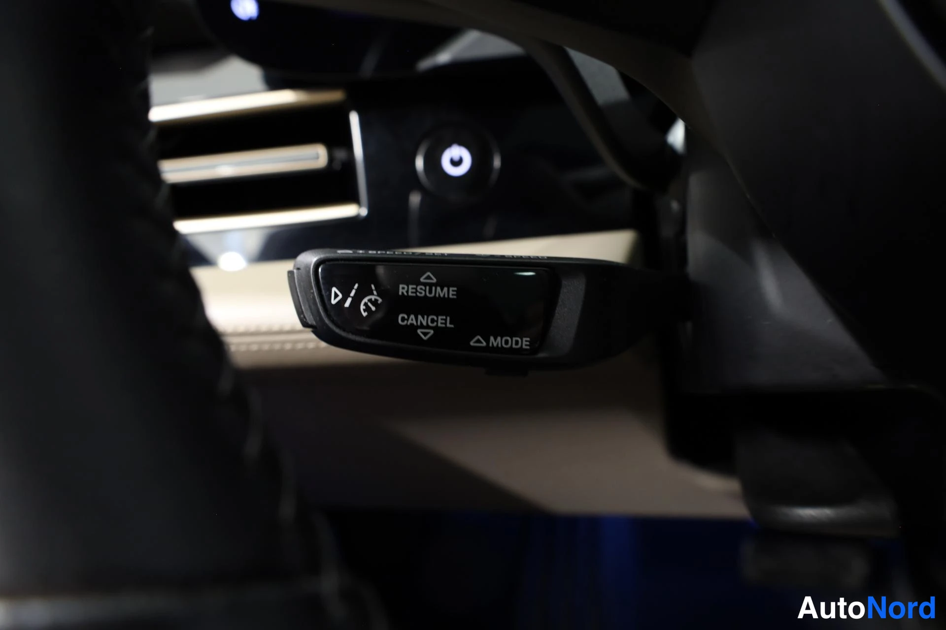 Valkoinen Porsche Taycan 2020, yksityiskohta, kuva 24
