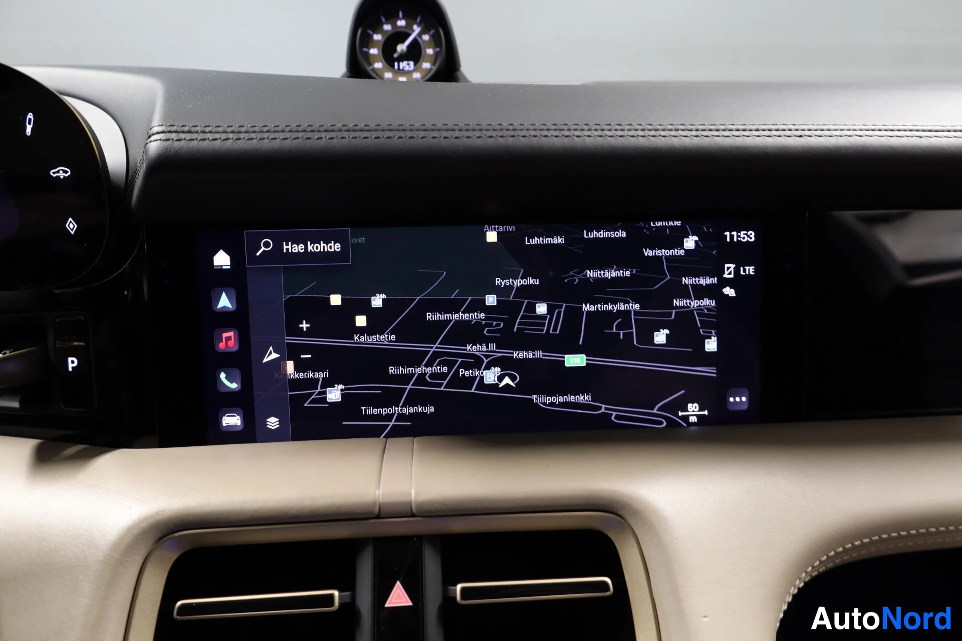 Valkoinen Porsche Taycan 2020, yksityiskohta, kuva 27
