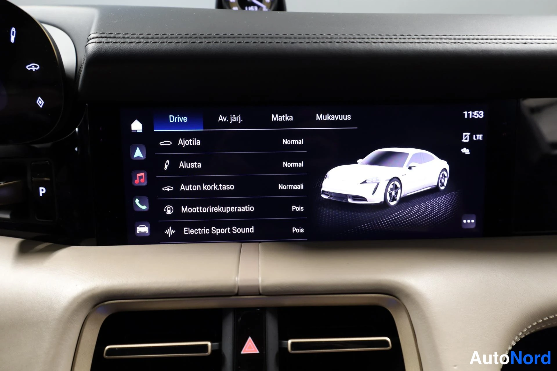 Valkoinen Porsche Taycan 2020, ohjaamo, kuva 14