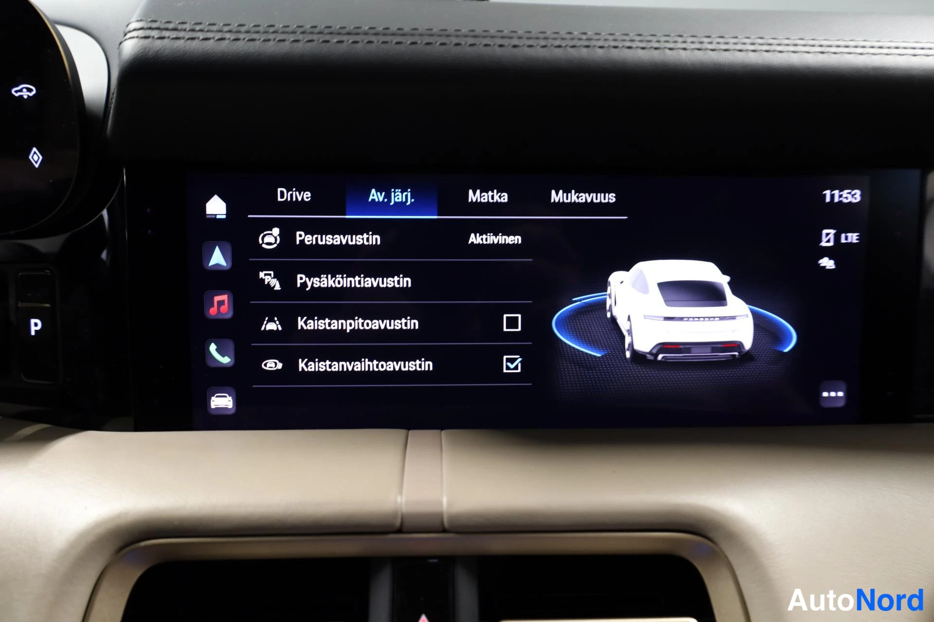 Valkoinen Porsche Taycan 2020, ohjaamo, kuva 16