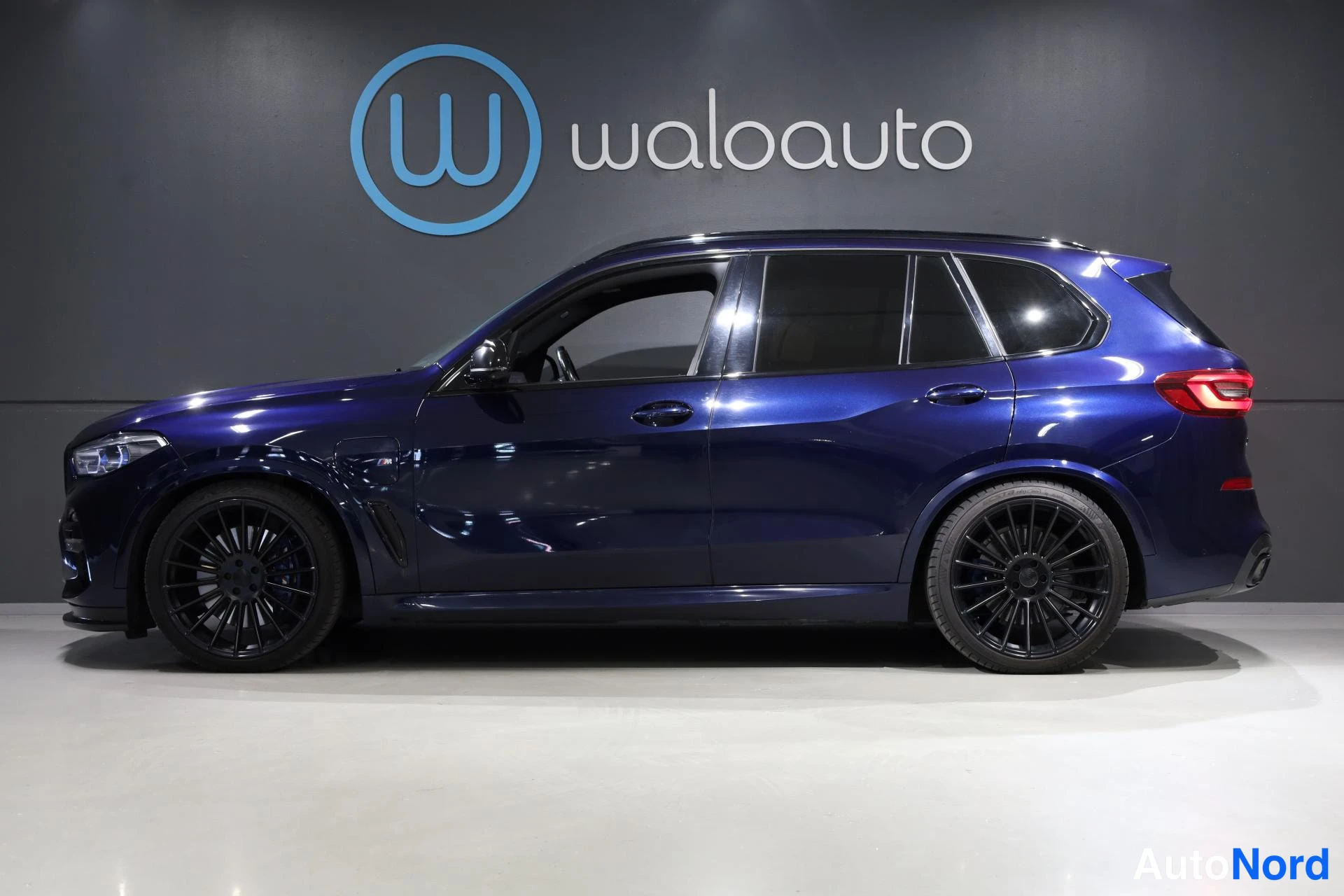 Sininen BMW X5 2020, etuviisto, keula vasemmalle, kuva 2