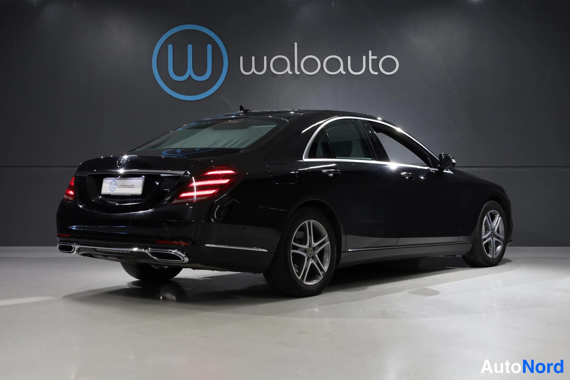 Musta Mercedes-Benz S 2017, takaviisto, kuva 7
