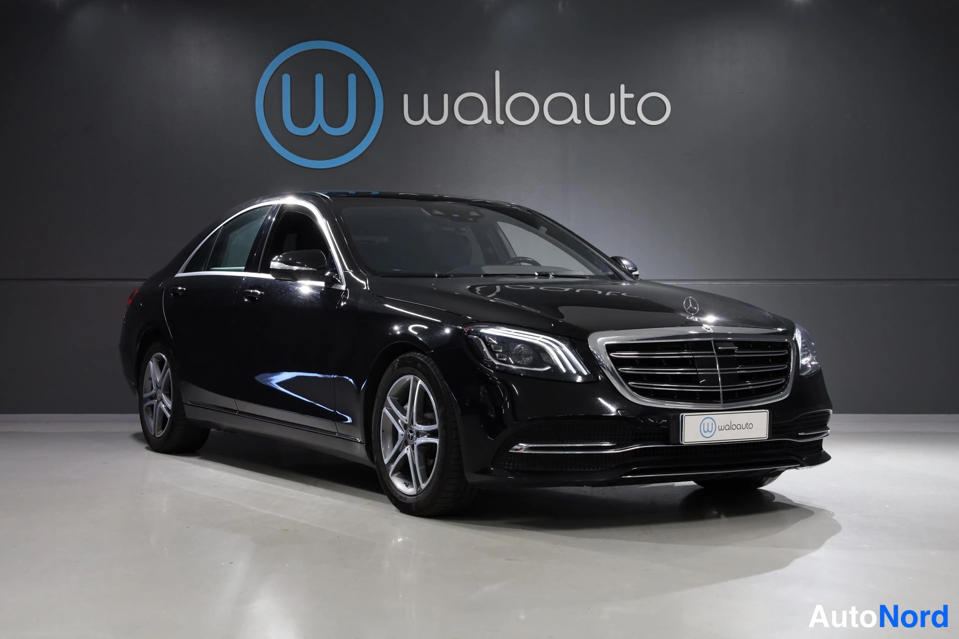 Musta Mercedes-Benz S 2017, etuviisto, keula oikealle, kuva 4