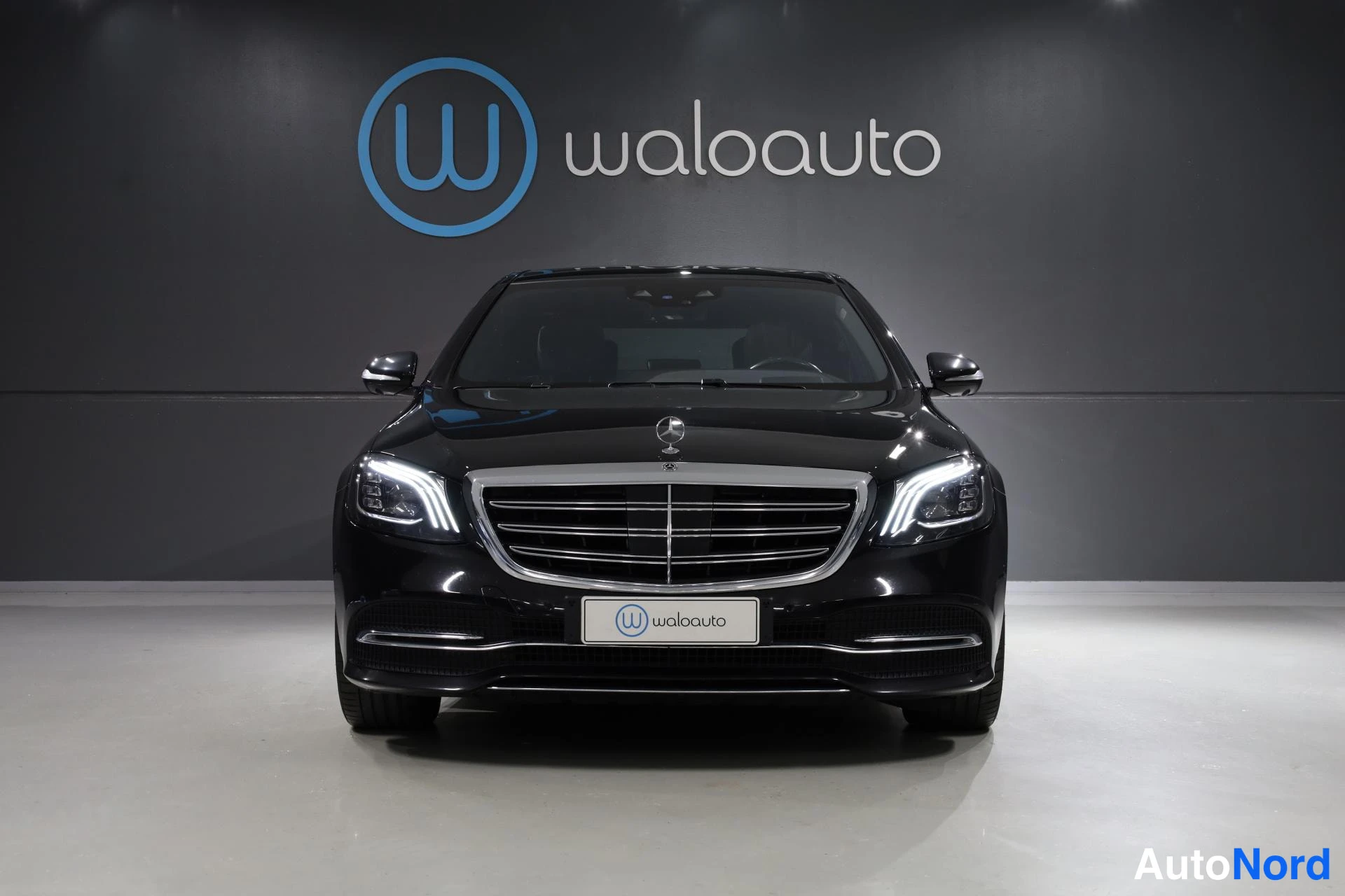 Musta Mercedes-Benz S 2017, edestä, kuva 5