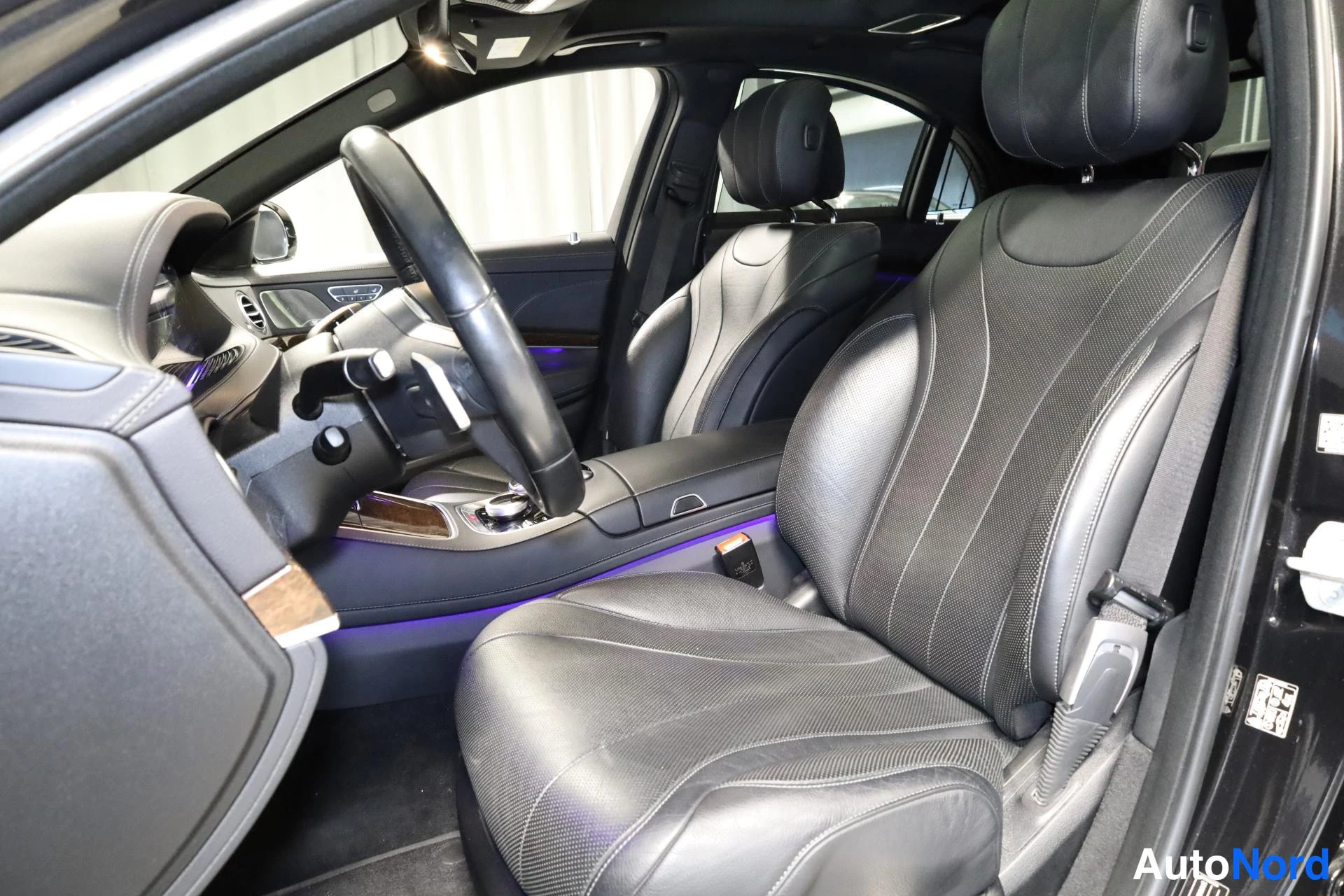 Musta Mercedes-Benz S 2017, etuistuimet, kuva 15