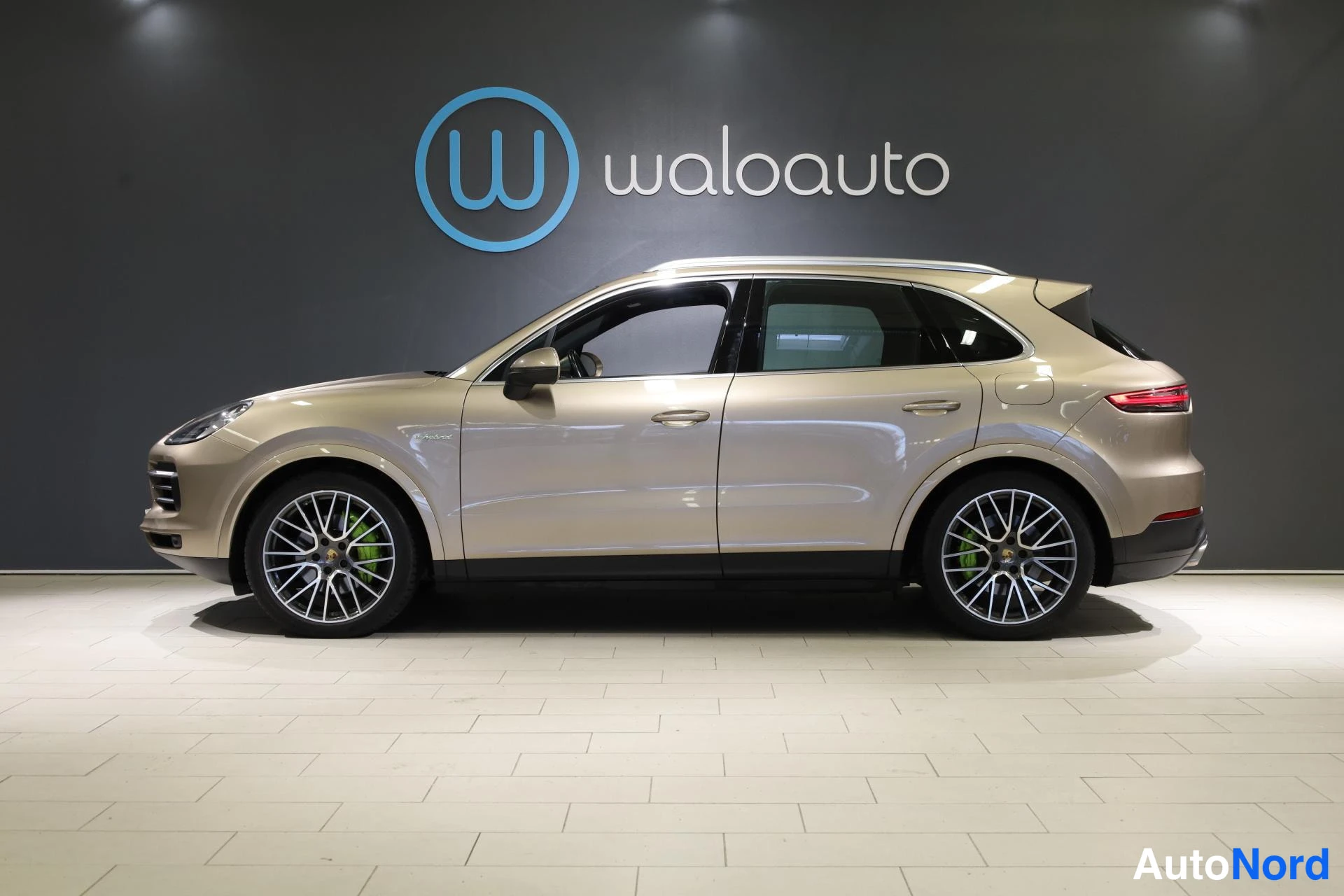Beige Porsche Cayenne 2019, etuviisto, keula vasemmalle, kuva 2