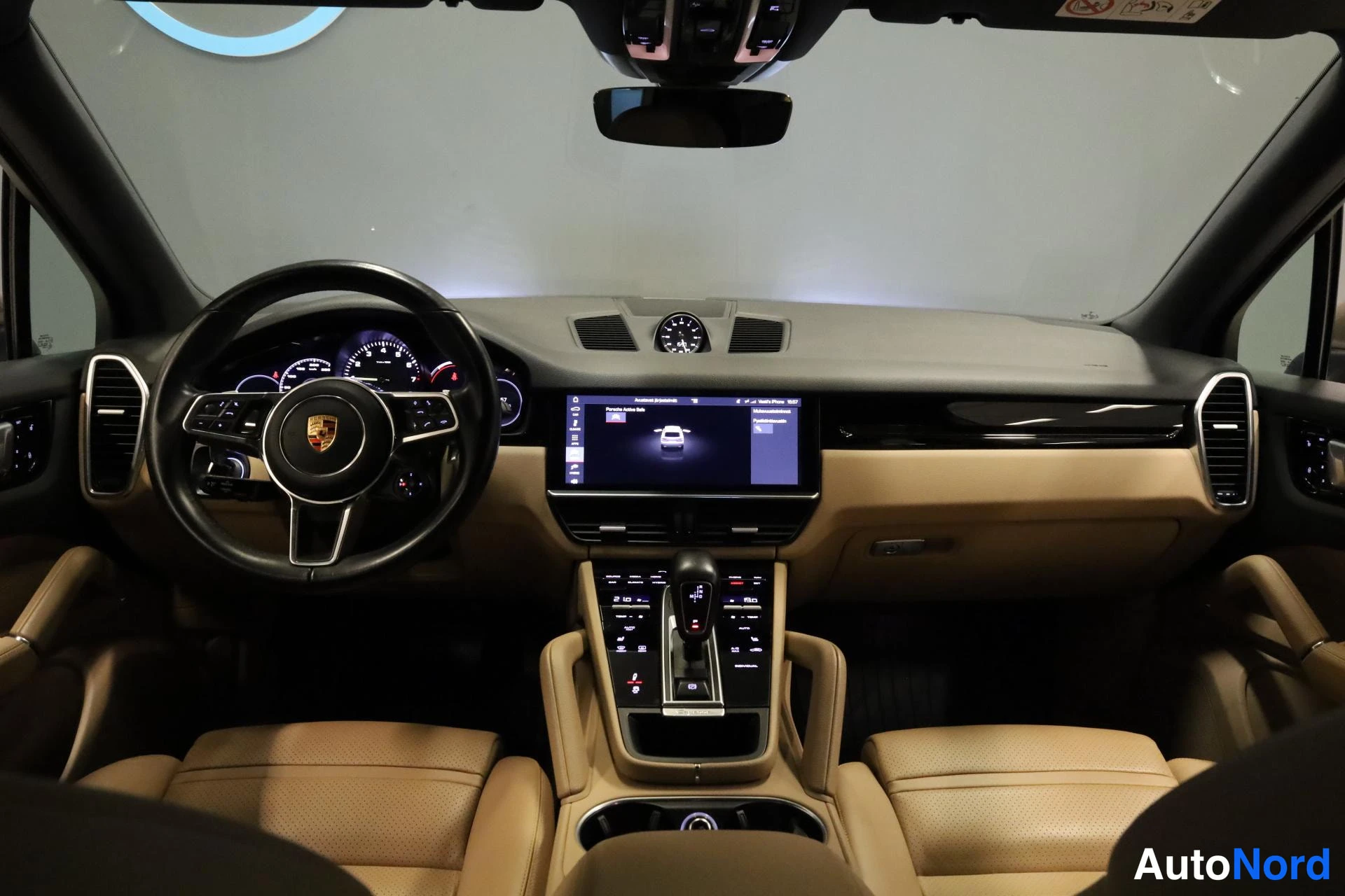 Beige Porsche Cayenne 2019, ohjaamo, kuva 10