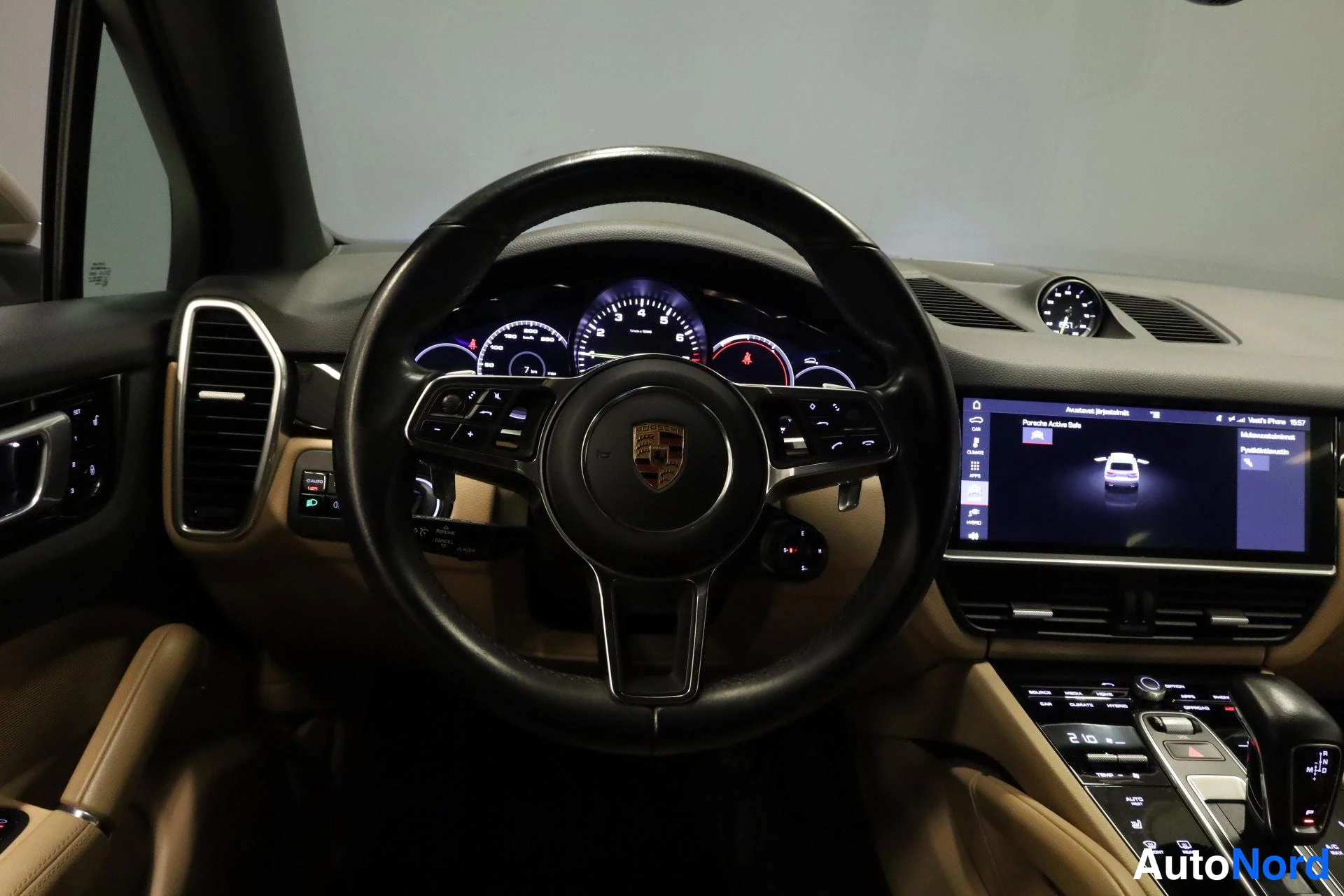 Beige Porsche Cayenne 2019, ohjaamo, kuva 9