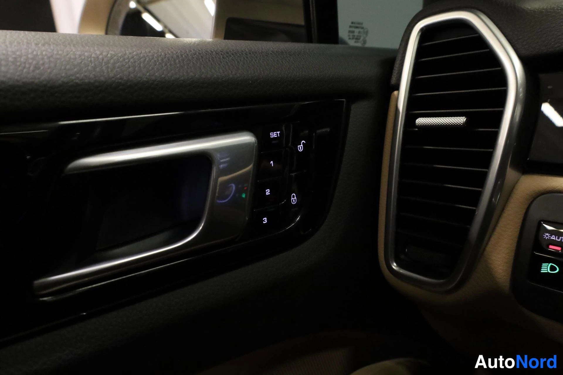 Beige Porsche Cayenne 2019, yksityiskohta, kuva 26