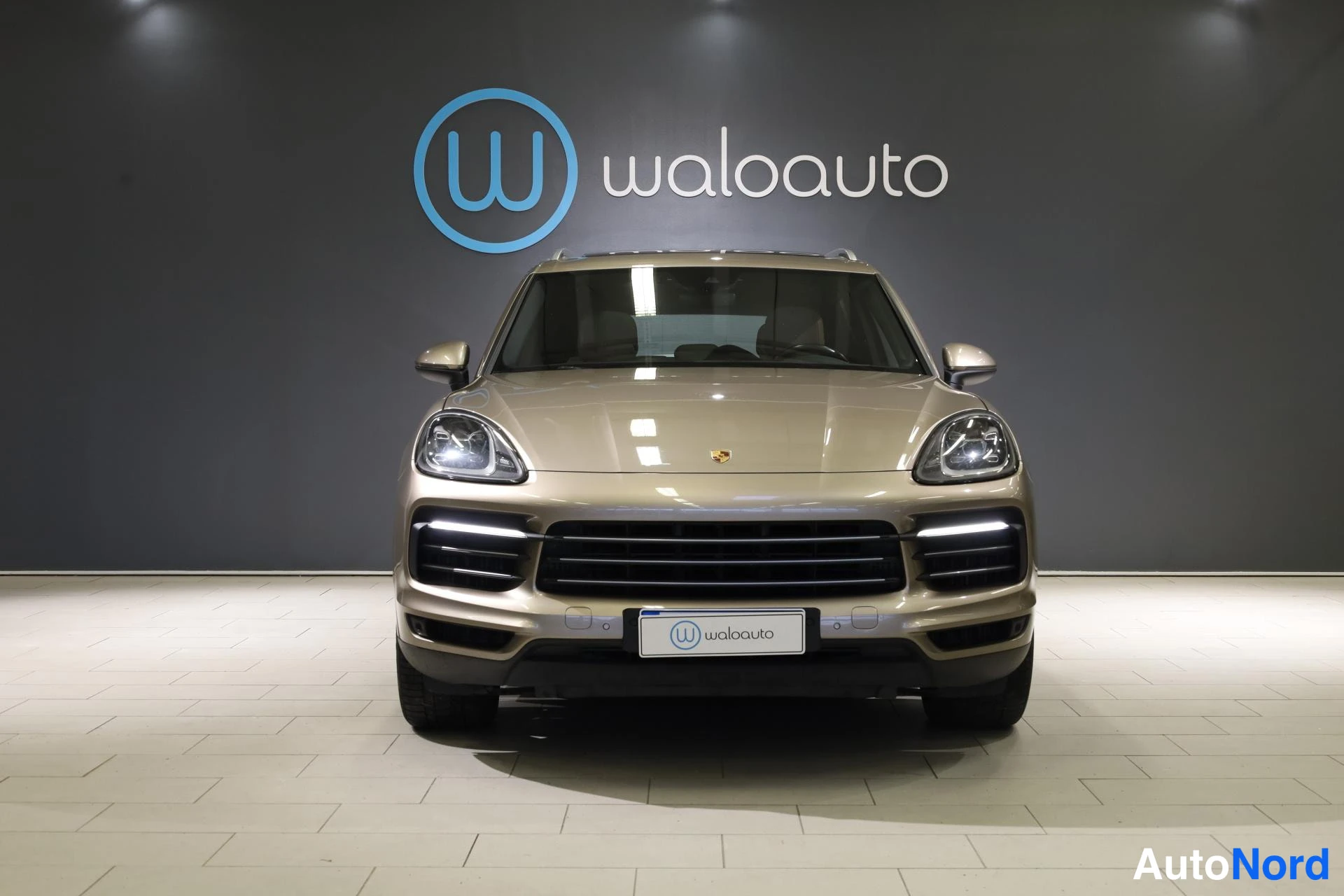 Beige Porsche Cayenne 2019, edestä, kuva 4