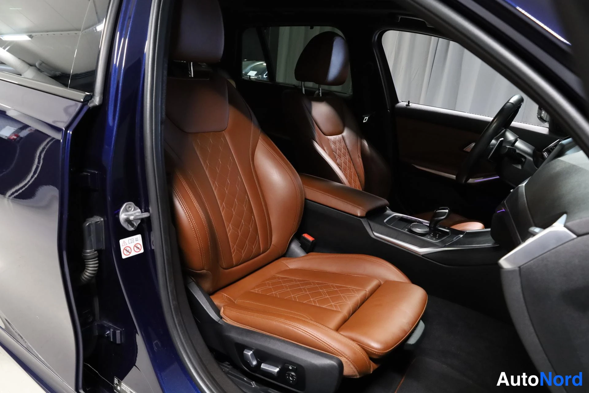 Sininen BMW M340d xDrive 2020, etuistuimet, kuva 15