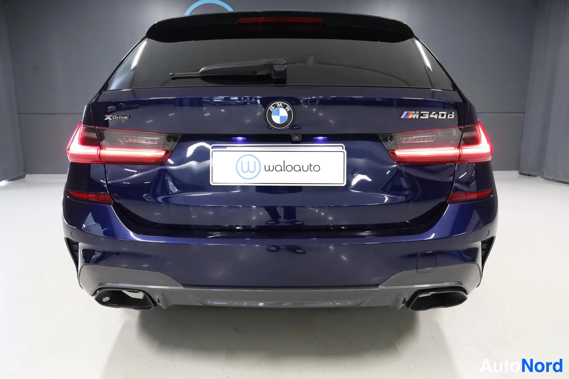 Sininen BMW M340d xDrive 2020, takaa, kuva 9