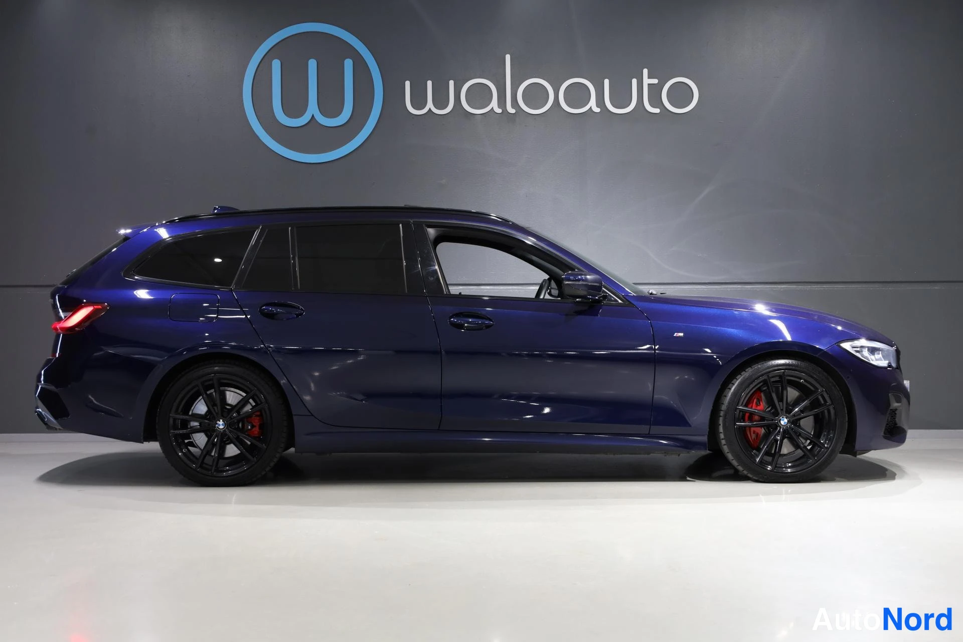 Sininen BMW M340d xDrive 2020, sivulta, kuva 5