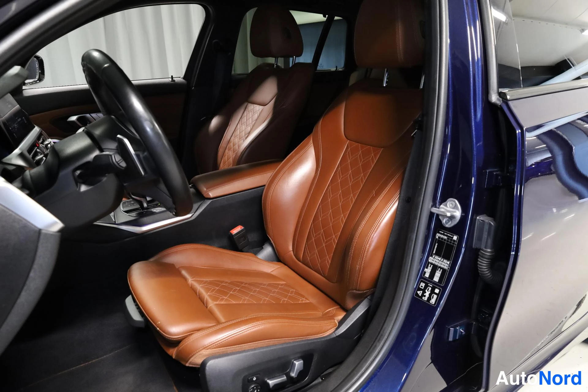 Sininen BMW M340d xDrive 2020, etuistuimet, kuva 14