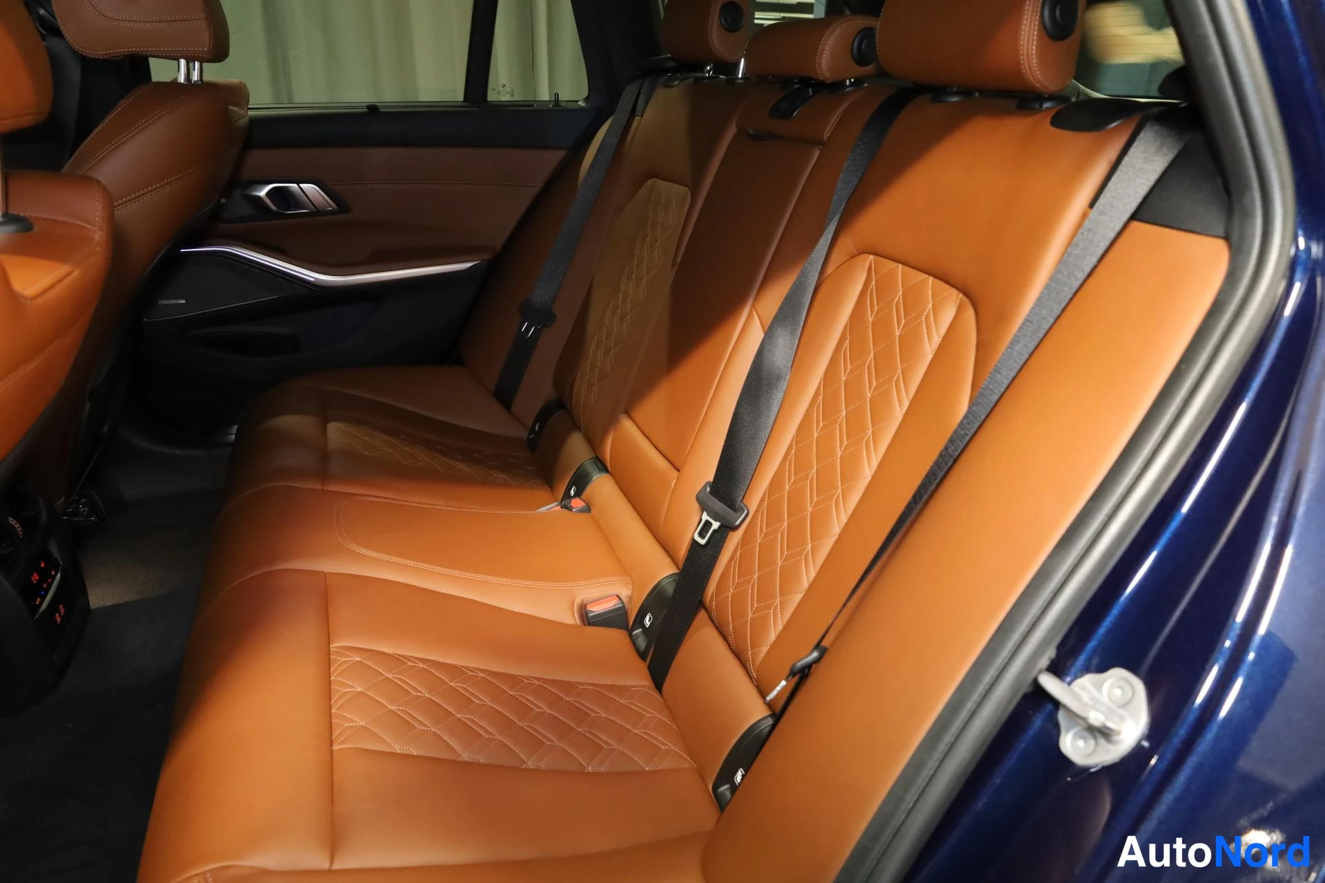 Sininen BMW M340d xDrive 2020, takaistuimet, kuva 16