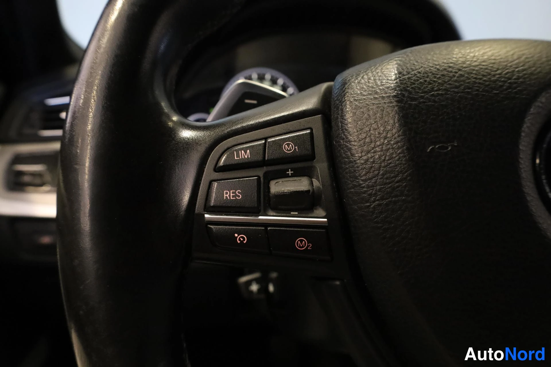 Sininen BMW M5 2012, yksityiskohta, kuva 18