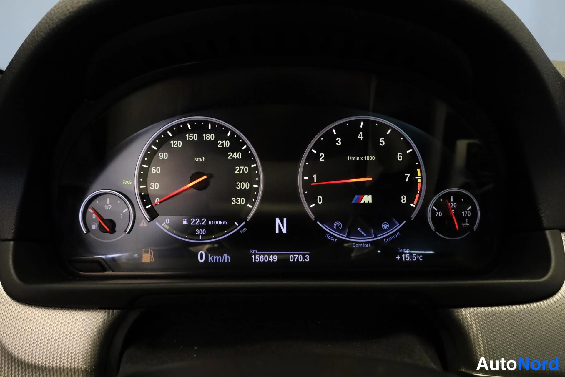 Sininen BMW M5 2012, yksityiskohta, kuva 19