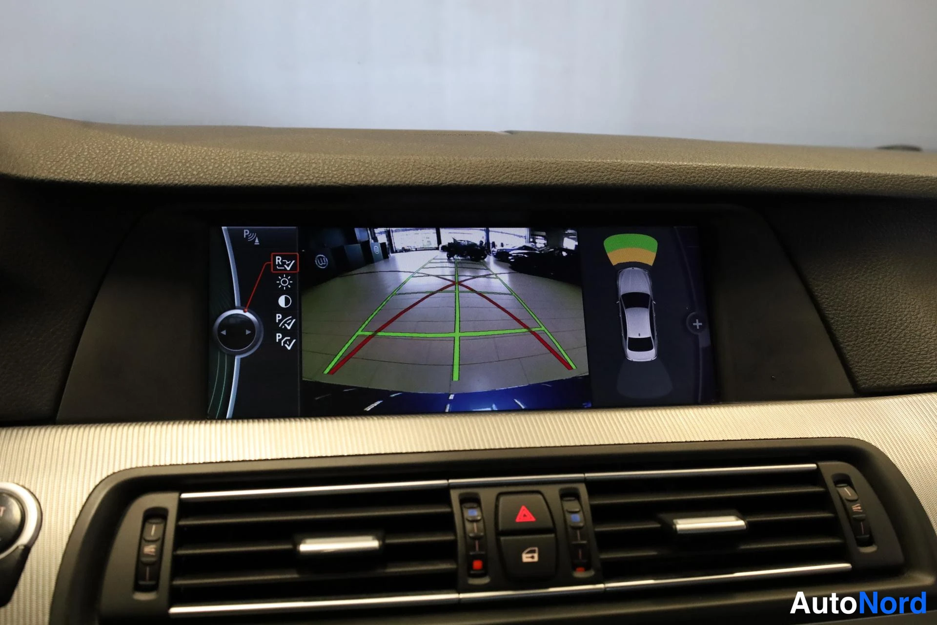 Sininen BMW M5 2012, yksityiskohta, kuva 20