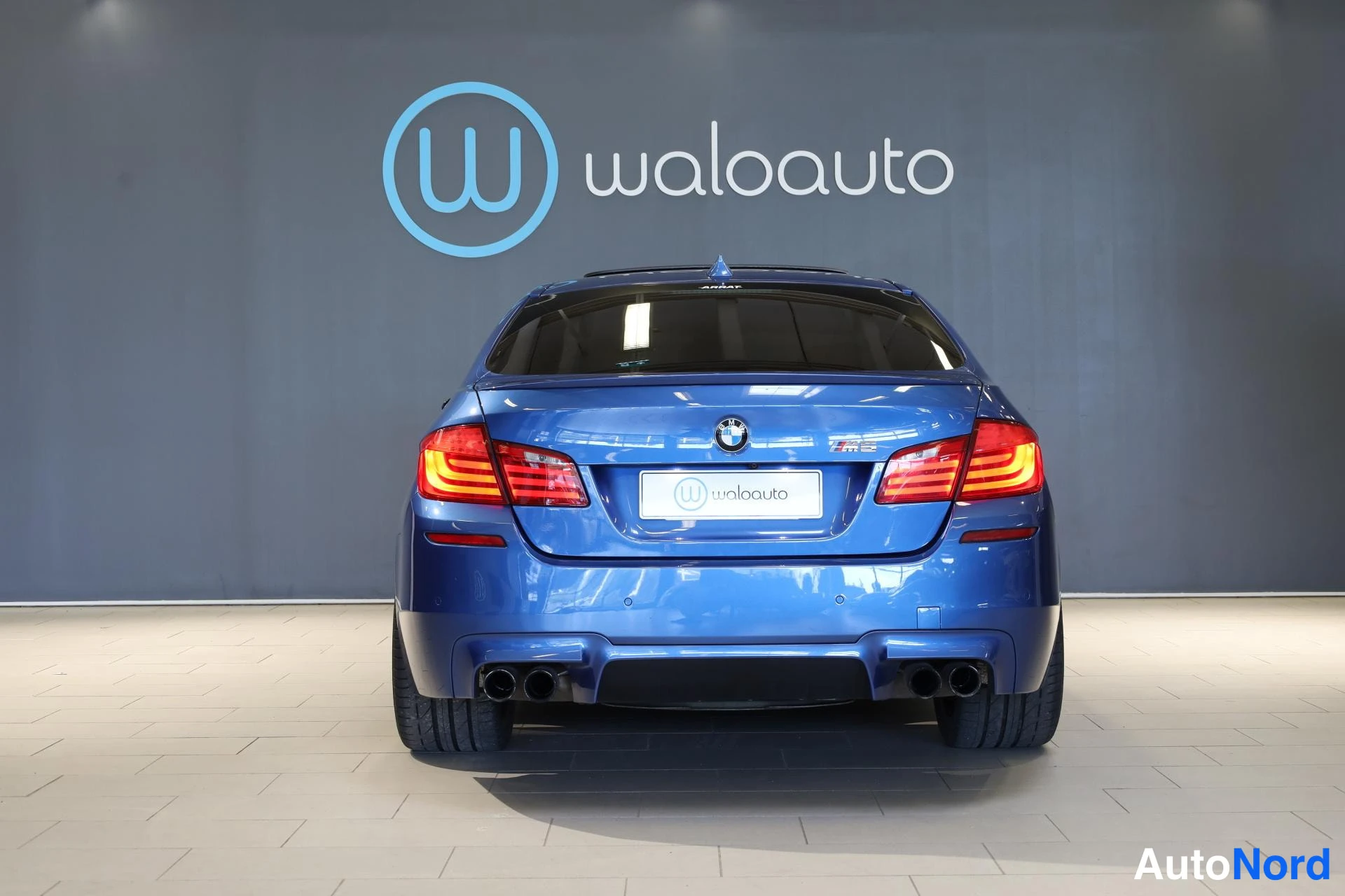 Sininen BMW M5 2012, takaa, kuva 8
