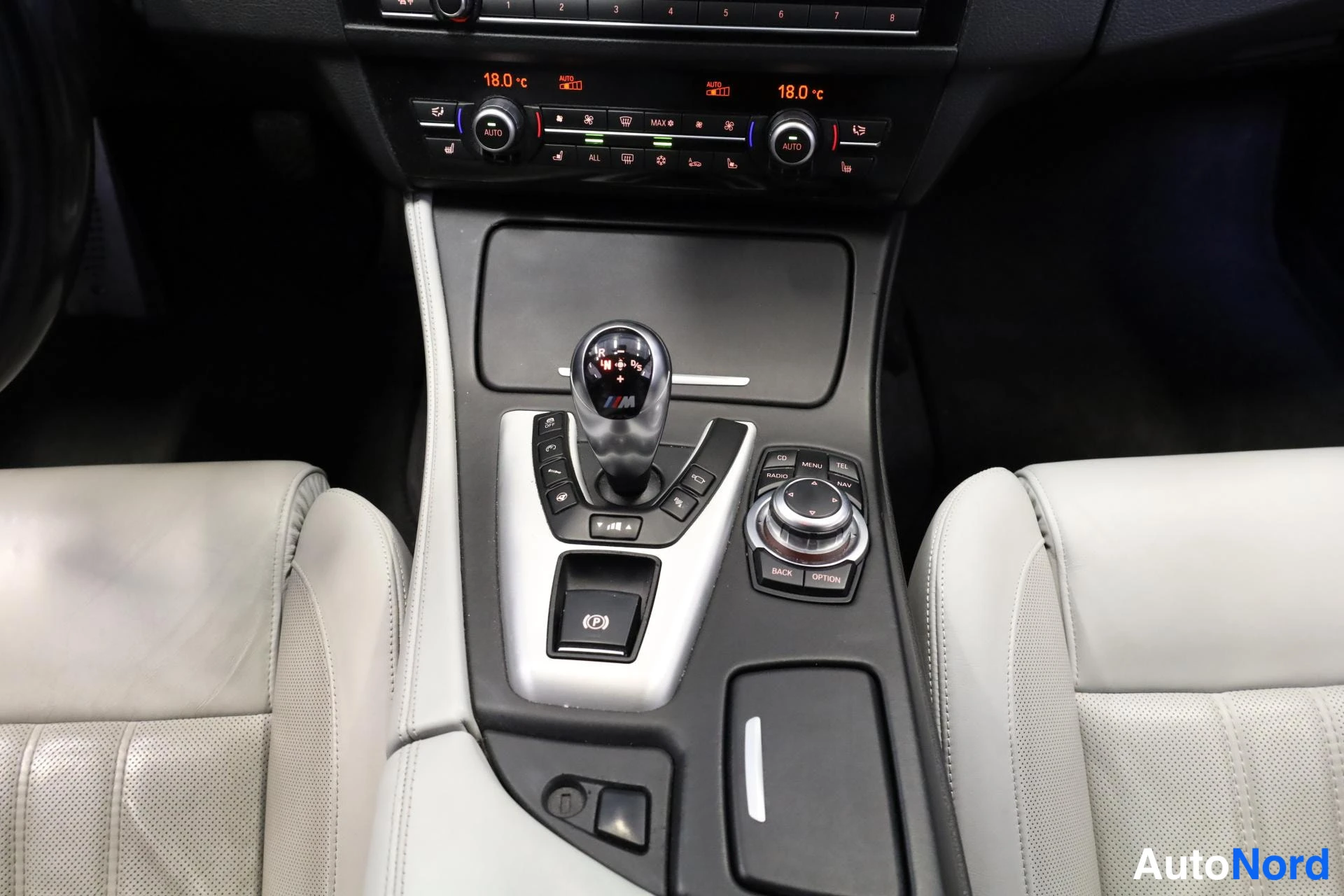 Sininen BMW M5 2012, yksityiskohta, kuva 22