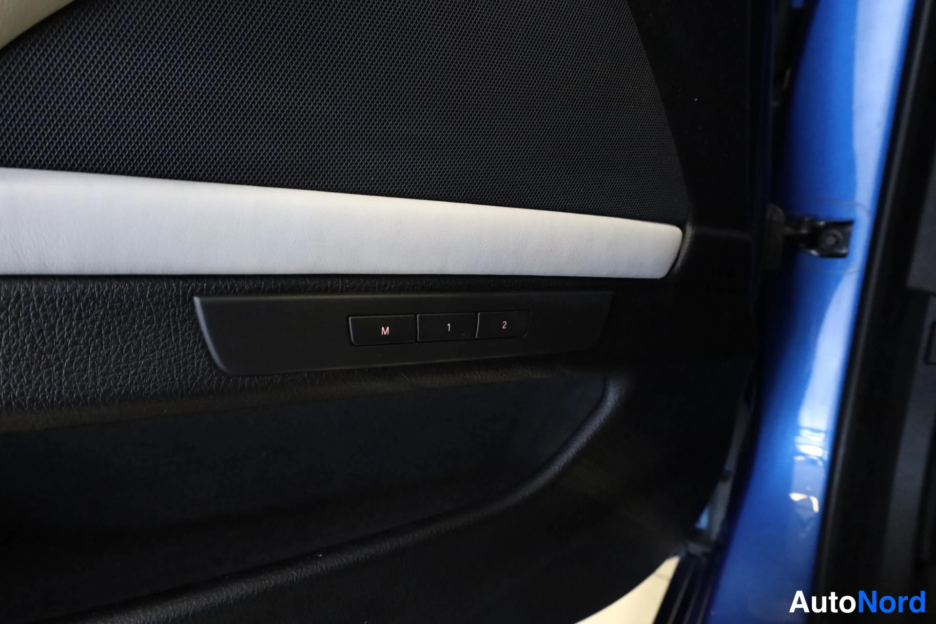 Sininen BMW M5 2012, yksityiskohta, kuva 23