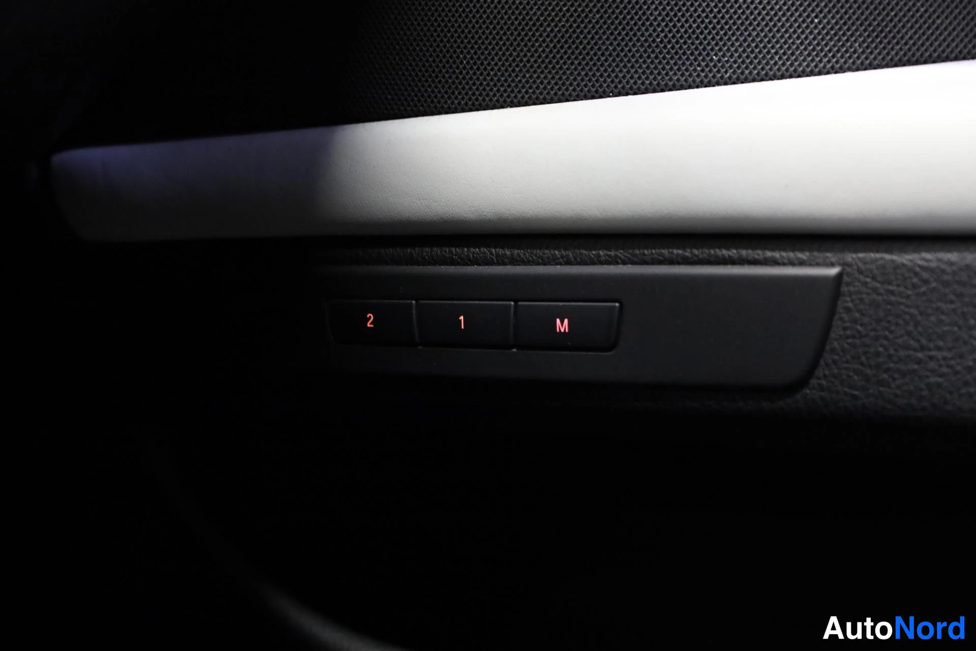 Sininen BMW M5 2012, yksityiskohta, kuva 24