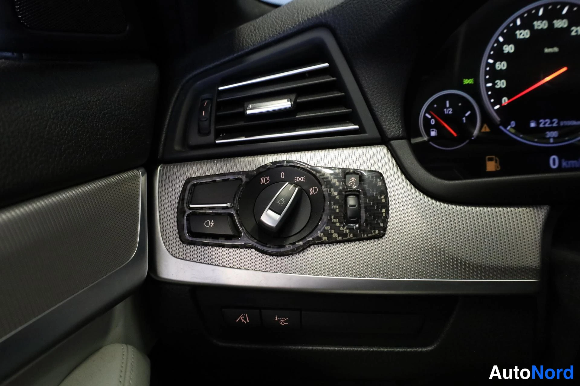 Sininen BMW M5 2012, yksityiskohta, kuva 25