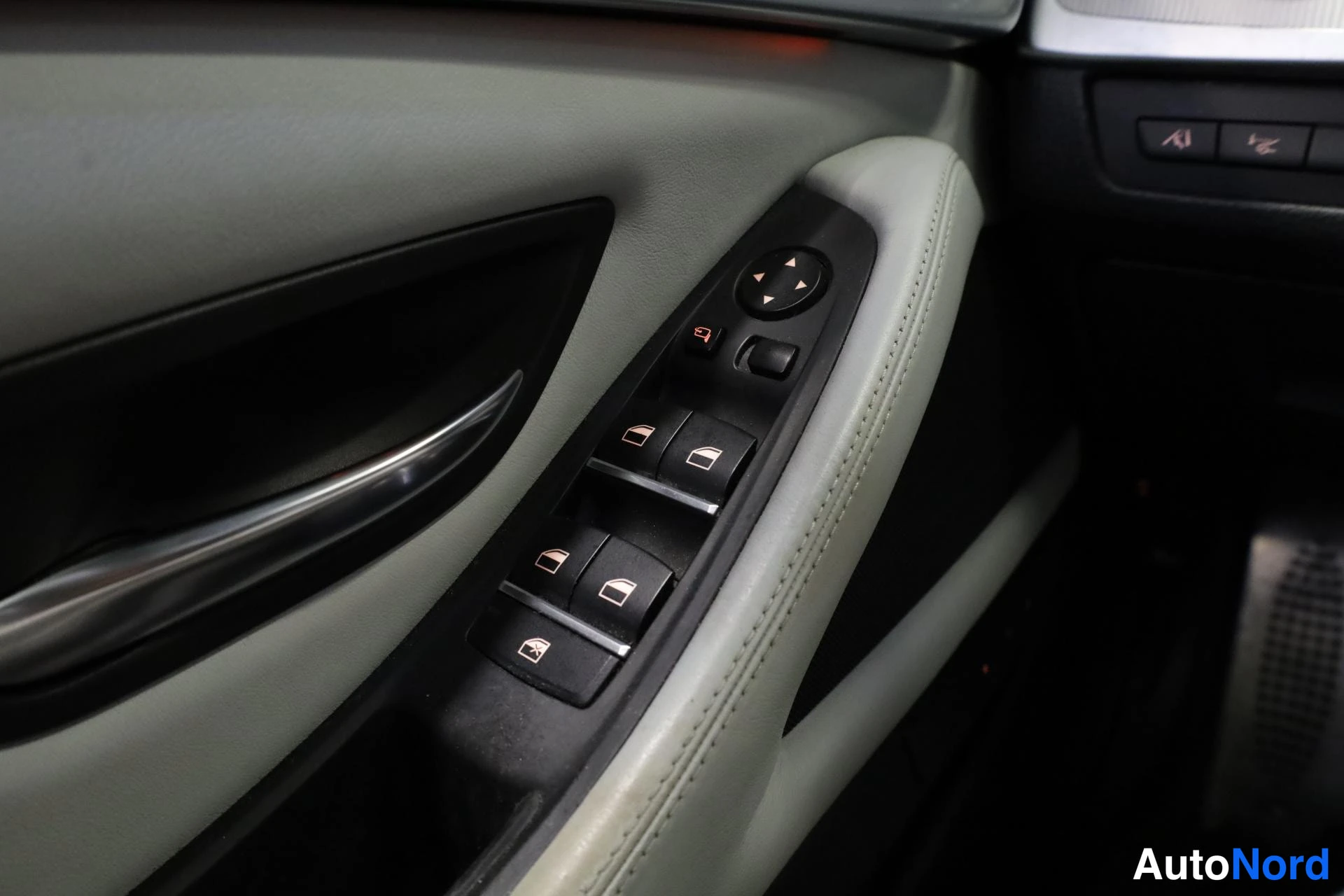 Sininen BMW M5 2012, yksityiskohta, kuva 27