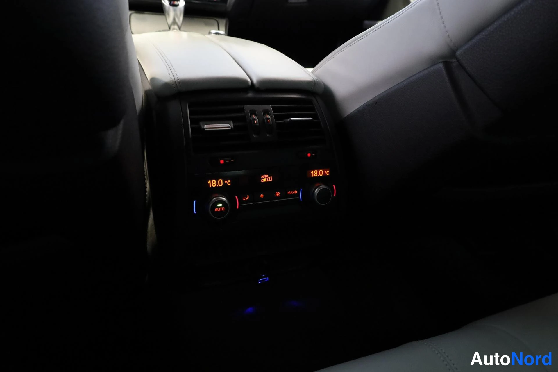 Sininen BMW M5 2012, yksityiskohta, kuva 16