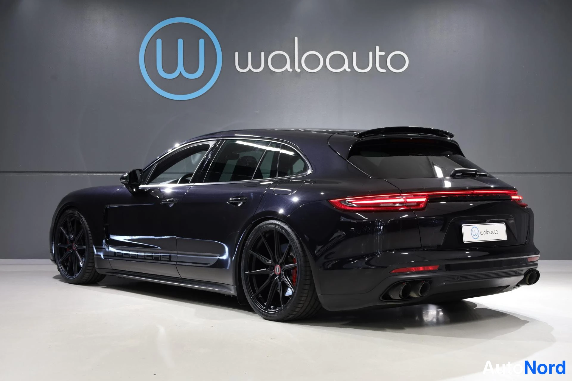 Musta Porsche Panamera 2018, takaviisto, kuva 6