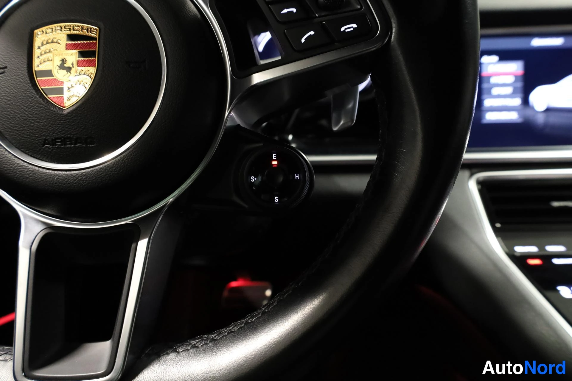 Musta Porsche Panamera 2018, yksityiskohta, kuva 21