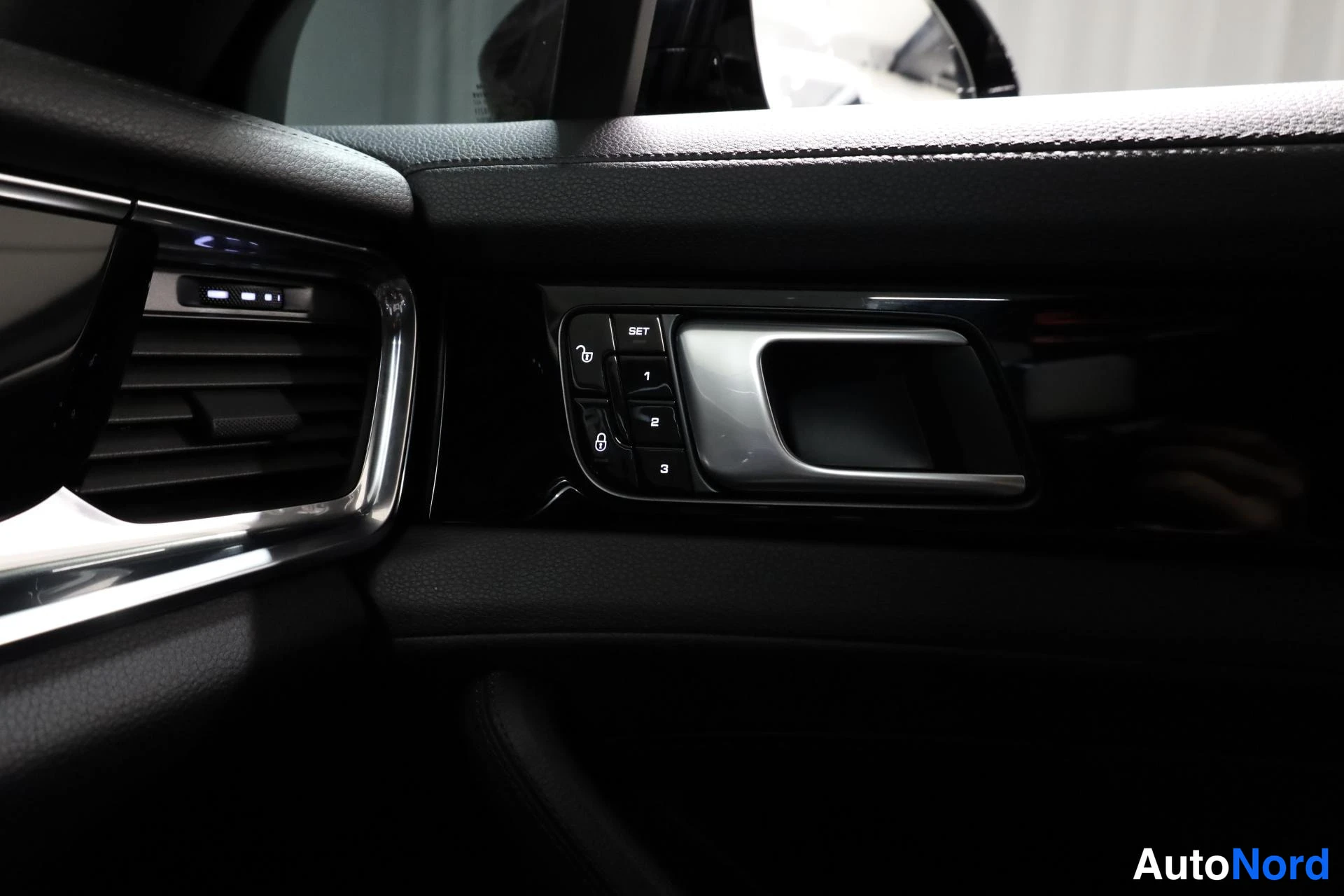 Musta Porsche Panamera 2018, yksityiskohta, kuva 31