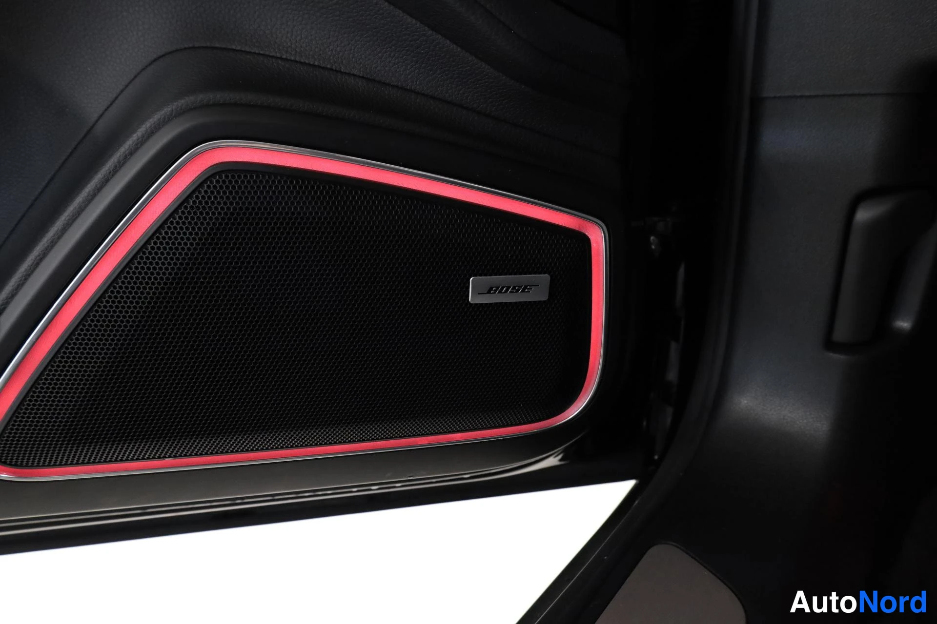Musta Porsche Panamera 2018, yksityiskohta, kuva 32