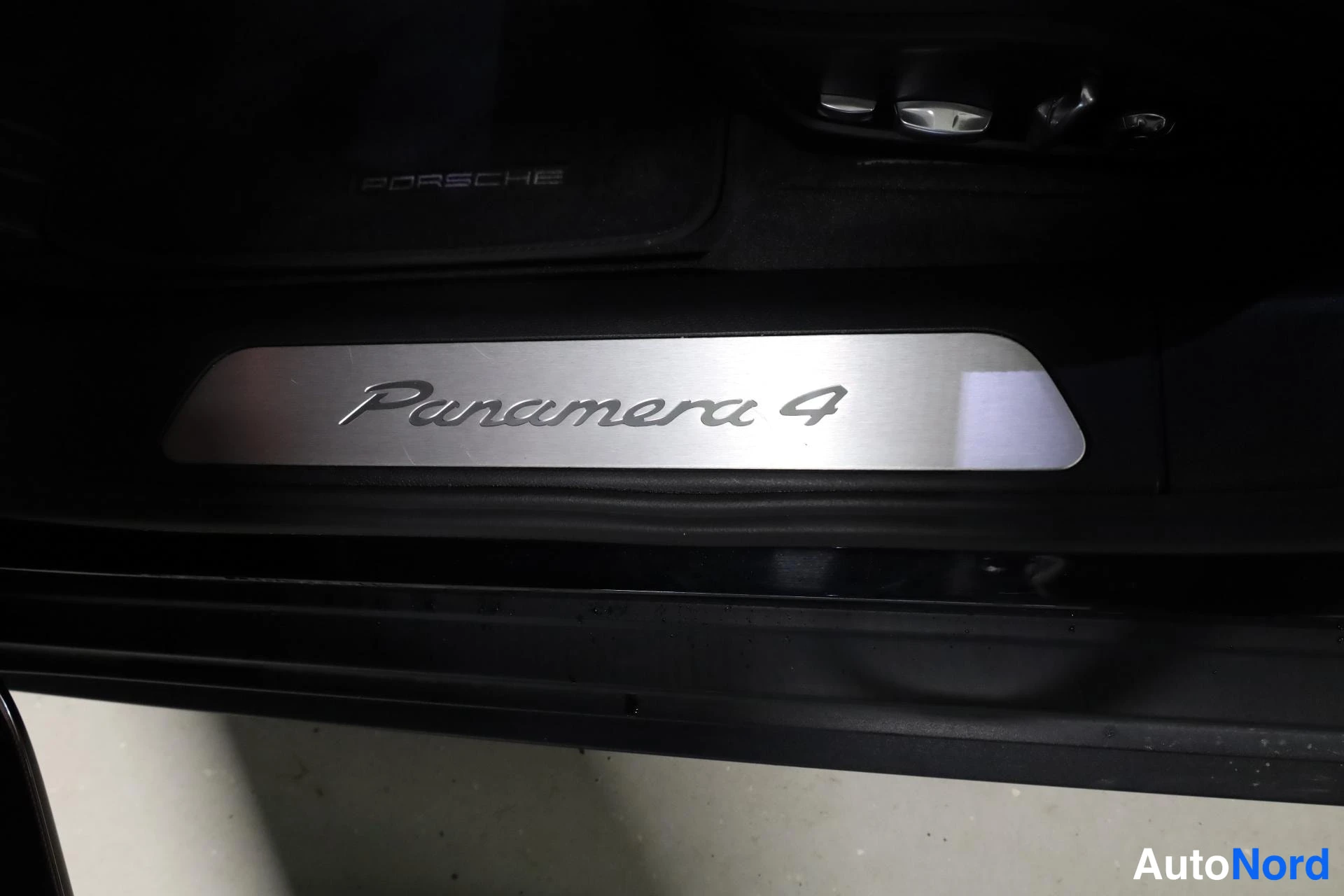 Musta Porsche Panamera 2018, yksityiskohta, kuva 33