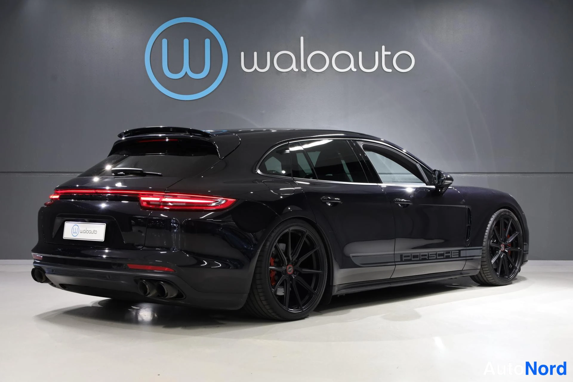 Musta Porsche Panamera 2018, takaviisto, kuva 7