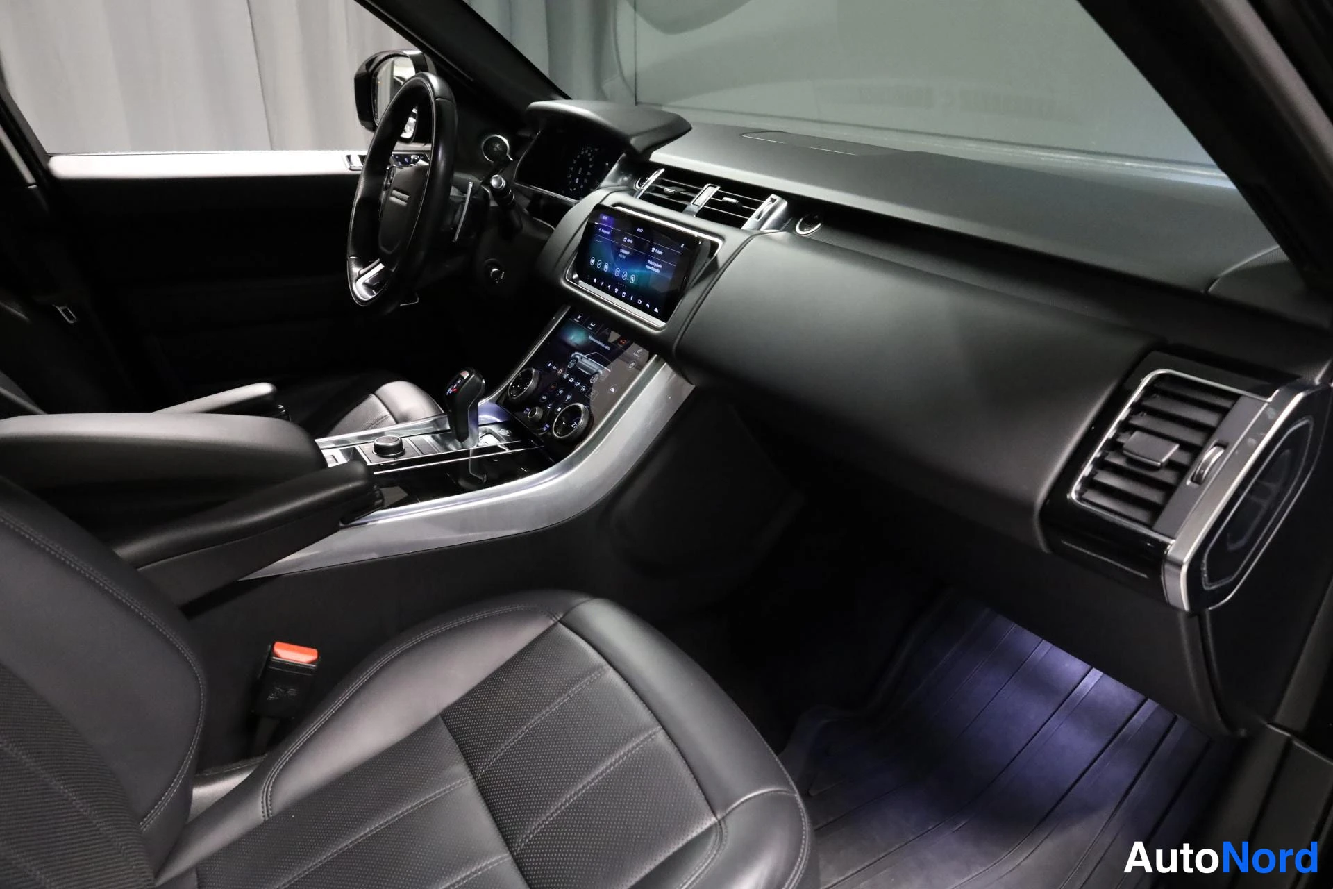 Musta Land Rover Range Rover Sport 2022, ohjaamo, kuva 11