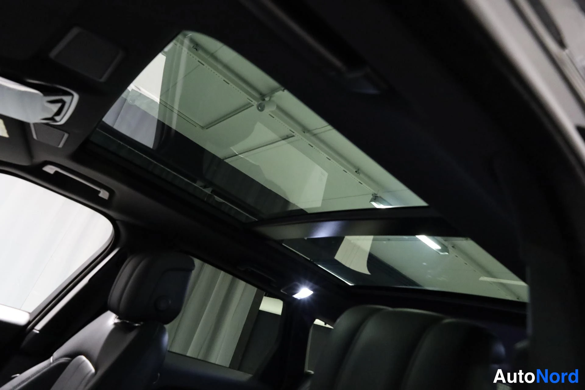 Musta Land Rover Range Rover Sport 2022, ohjaamo, kuva 14