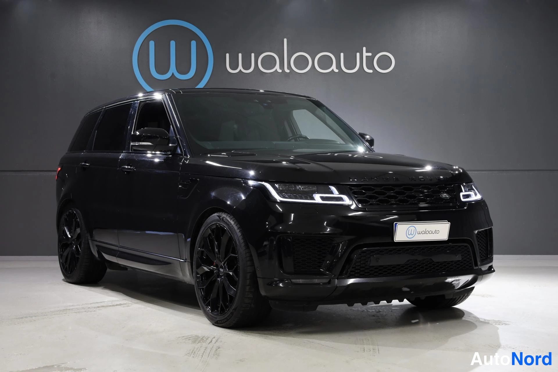 Musta Land Rover Range Rover Sport 2022, etuviisto, keula oikealle, kuva 3