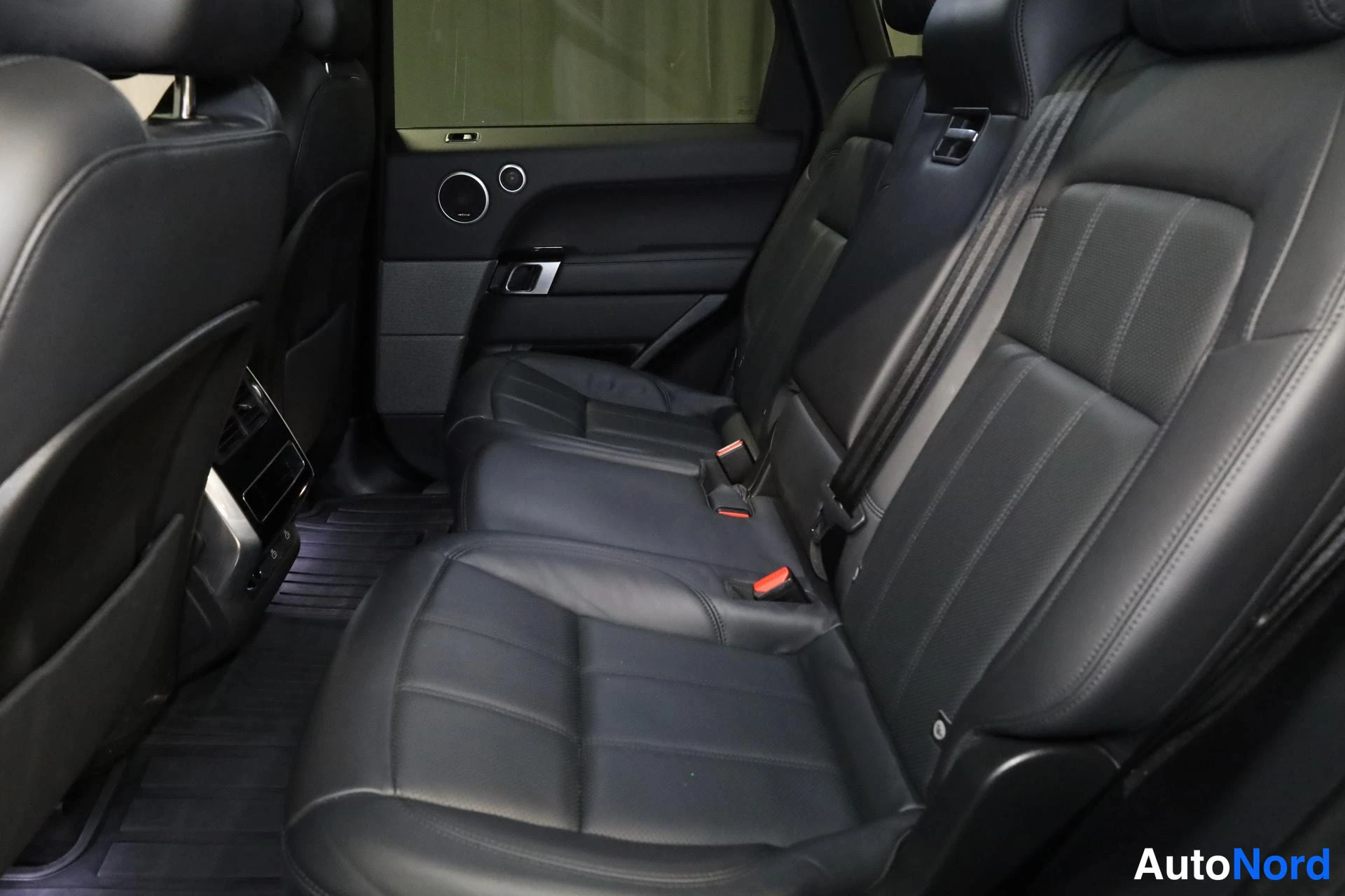 Musta Land Rover Range Rover Sport 2022, takaistuimet, kuva 17