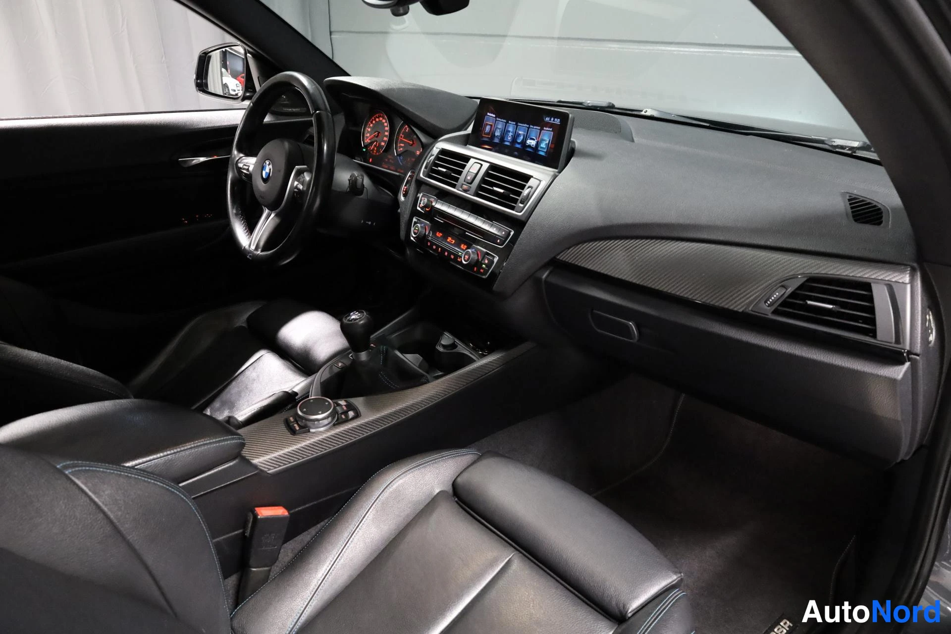 Harmaa BMW M2 2017, ohjaamo, kuva 14