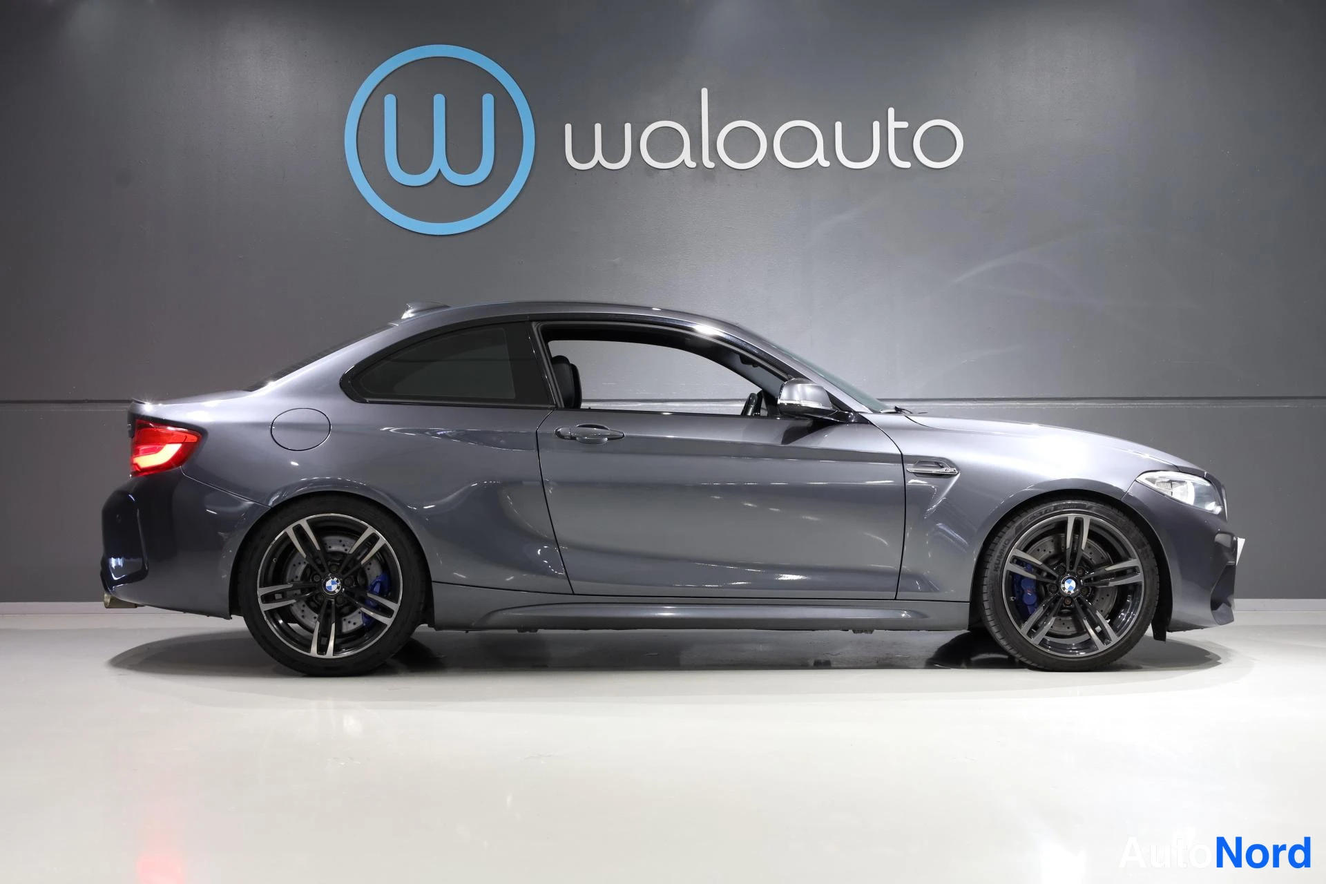 Harmaa BMW M2 2017, sivulta, kuva 7