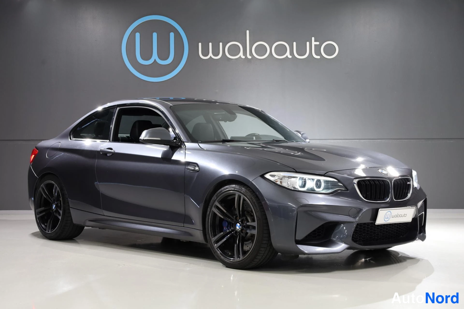 Harmaa BMW M2 2017, etuviisto, keula oikealle, kuva 4